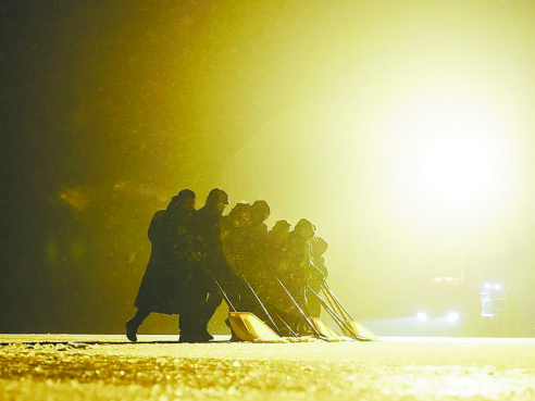  机场清雪护通航